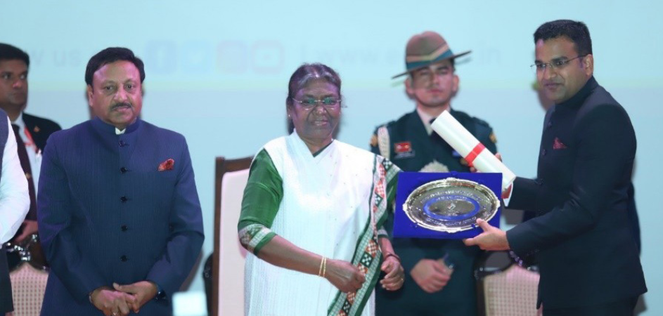 fig 5.1 Dr. Nipun Jindal, the then Deputy Commissioner receiving the award from
                                    Hon’ble President of India