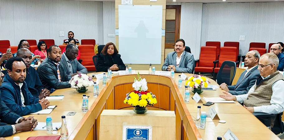 महामहिम जुआन कार्लोस मार्सन के नेतृत्व में क्यूबा के प्रतिनिधिमंडल ने डिजिटल और
प्रौद्योगिकी क्षेत्र में सहयोग पर चर्चा के लिए एनआईसी मुख्यालय का दौरा किया और श्री अभिषेक सिंह
से मुलाकात की।