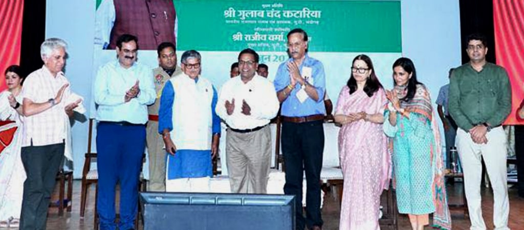 पंजाब के माननीय गवर्नर और केंद्र शासित प्रदेश चंडीगढ़  के प्रशासक, श्री गुलाब चंद कटारिया, एसएमआईएस के माध्यम से ‘कैशलेस कैंपस’का शुभारंभ किया।