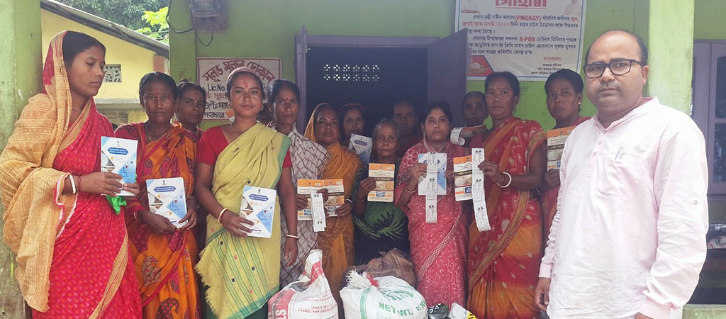 खुरखुरी में पीडीएस लाभार्थी।