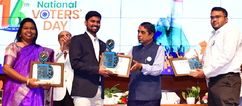 एनआईसी नुआपाड़ा के अधिकारी को चुनाव प्रबंधन में उत्कृष्टता के लिए सम्मानित किया गया