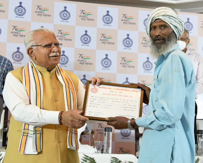 Hon Ble Cm Haryana Shri Manohar Lal Distributed Certificates Under Various Government Schemes Integrated With Parivar Pehchan Patra On 07 04 22 Informatics News