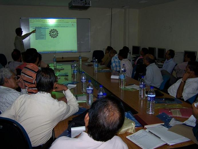 (Shri S Krishnamurthy, SSA, NIC Delhi demonstrating the CASE software)