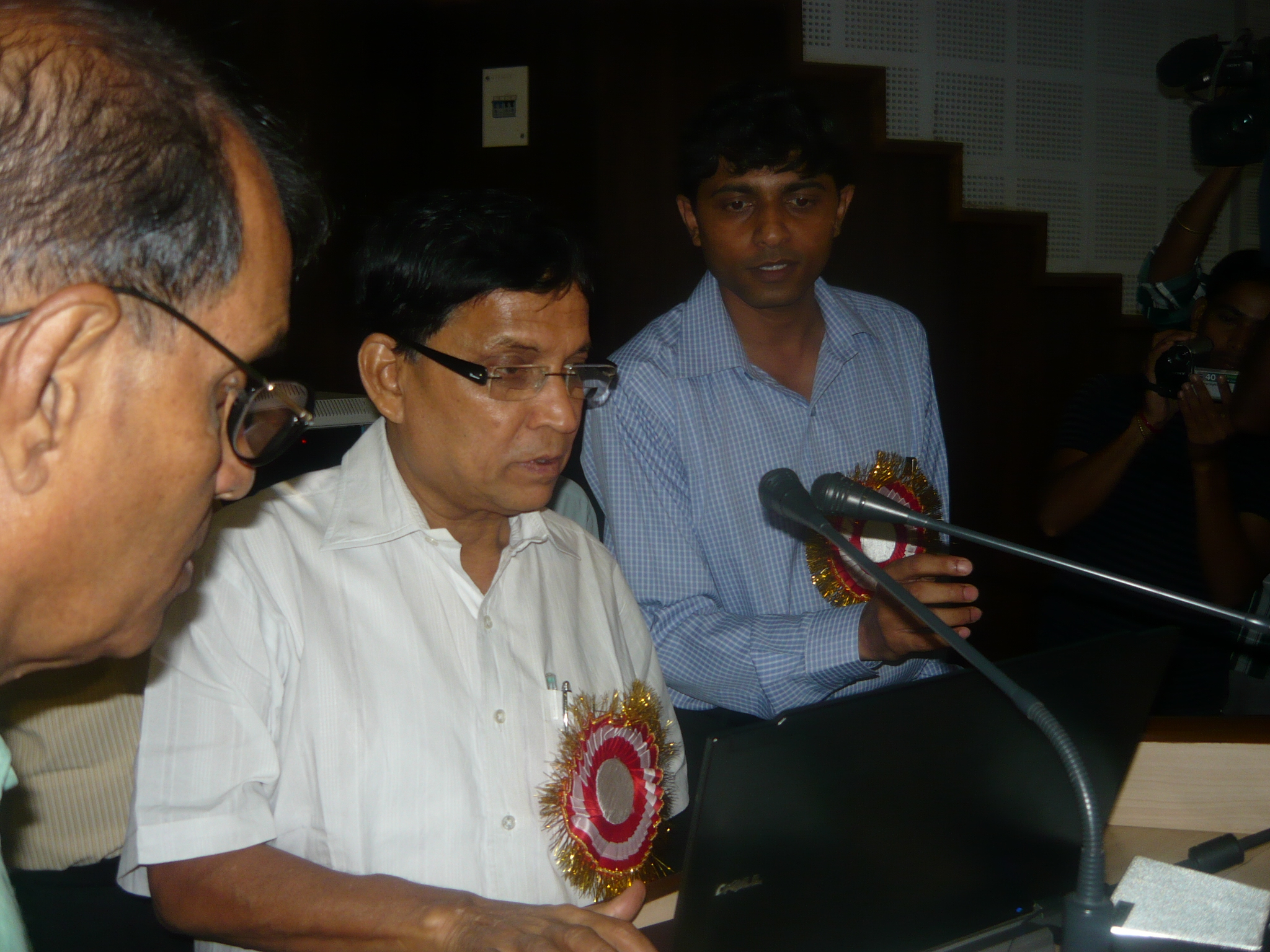 Finance Minister inaugurating the website