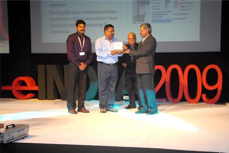 SIO, NIC Orissa along with Shri Nihar Ranjan Biswal, SSA, receiving the Award