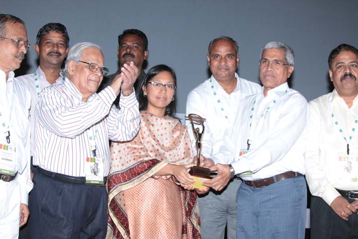 Award is being received by CMD, MCL in presence of SIO, Orissa & team