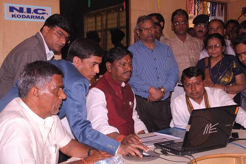 Shri Arjun Munda inaugurating the Online System at Koderma