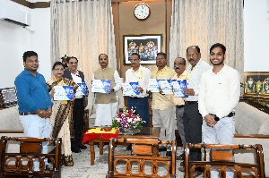 Hon'ble Governor released the Annual Book "The Digital Pathway" of NIC, Odisha