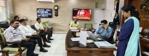 Sh. Paramvir Singh, Commissioner MC Patiala discussing implementation of Digital MC House with Sh. Vivek Verma SIO Punjab and Sh. Dharmesh Kumar ASIO