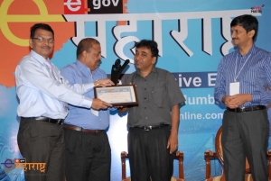 NIC Odisha team receiving the Award