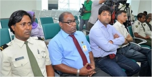 Shri Rajiv Aggarwal and Shri Madhavendra Singh, NIC during APIS presentation ceremony with Immigration Officials of Maldives