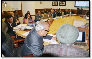 Haryana CM observing the contents of web portal and understanding SMS diseeminiation