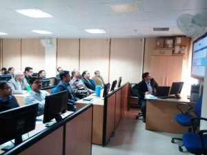 Mr. Vijay Tiwari giving training to the Participants during workshop of Rajasthan-eSuvidha.