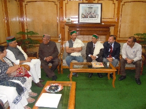 Hon'ble Speaker Himachal Pradesh Vidhan Sabha interacting with his counterpart in Bihar