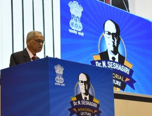 Dr. Narayana Murthy, Founder, Infosys Limited delivering the lecture