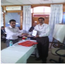 SIO Haryana Sh. Ghan Shyam Bansal while receiving memento from Programme Coordinator