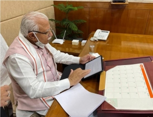 Haryana Chief Minister, Sh. Manohar Lal finalizing the budget on his tablet before presenting the budget in the Vidhan Sabha.