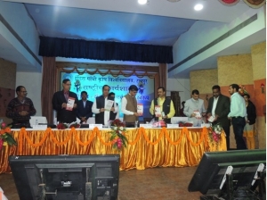 Shri Gaurishankar Agrawal, Speaker, inaugurating the mobile App