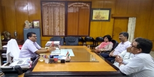 Dr. Ranjana Nagpal and Shri Tarun Toshniwal, SIO, in a meeting with the District Collector