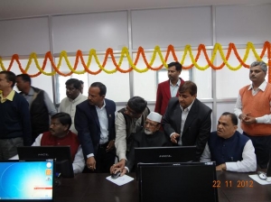 Dr. Syed Ahmad (C),  flanked by  Shri Arjun Munda (L) and Shri C P Singh ( R) along with other officials, inaugurating the system.