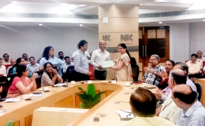 Dr. Neeta Verma, DG, NIC, presenting the Certificate of Appreciation to Webinar Toppers