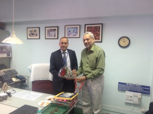 Presentation of flower bouquet by SIO Maharashtra to Additional Seceretary & Director General NIC by SIO Maharashtra