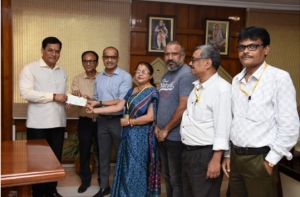 NIC Assam Officials handing over the cheque to Shri Sarbananda Sonowal, Honorable Chief Minister of Assam