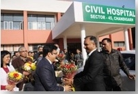 The Adviser to the Administrator, UT, Chandigarh, Mr. Vijay Dev being welcomed by Mr Anurag Agarwal, Secretary Health UT Chandigarh