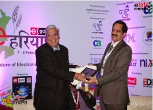 Chairman of the technical session presenting a memento to SIO NIC-Haryana