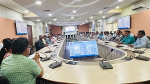 Shri Satyesh Kumar Sharma, Technical Director, NIC-CG, giving training sessions on e-Uttar