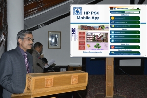 Sh. Sandeep Sood, HoD, NIC HP Explaining the Features of the App