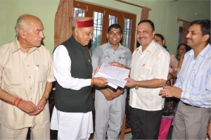 DC Hamirpur presenting the Bonafide Certificate
