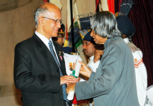 Dr. A. P. J. Abdul Kalam, Hon'ble President of India giving away Padma Bhushan Award to Dr. N. Seshagiri in the year 2005
