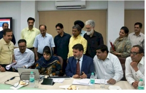 Hon'ble Chief Minister, J&K alongwith Finance  Minister inaugurating the GPF application. NIC Officers also present